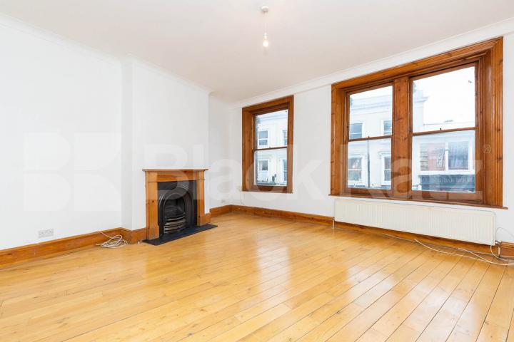 2 bedroom property with a 20ft roof terrace in central Crouch End Park Road, Crouch End